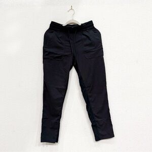 Lululemon Beyond the Studio Joggers Womens 6 Black Excellent 7/8 Length Pants